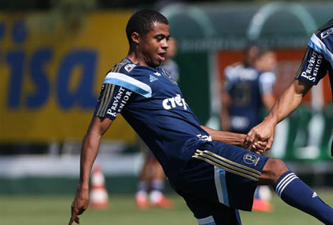 Após ser atacante e volante, lateral Taylor festeja chance no Palmeiras 2 0002050104154 img