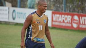 Uelliton rescinde com Avaí e pode jogar no futebol japonês