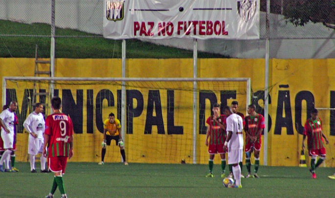 Jogo entre São Bernardo e Portuguesa Santista causou polêmica fora dos gramados Jogo entre São Bernardo e Portuguesa Santista causou polêmica fora dos gramados