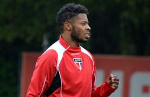 Poupado, Michel Bastos não viaja com o São Paulo para Florianópolis