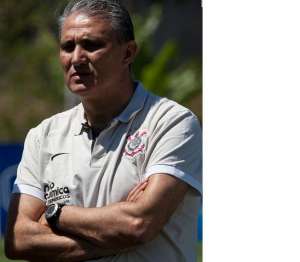 Tite reprova escalação de trio de arbitragem paulista para jogo do Corinthians