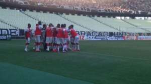 Ceará 0 x 2 América-MG  - Um festeja a liderança e outro amarga segura a lanterninha
