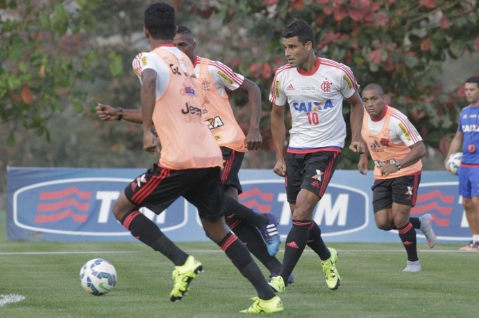 Éderson deve começar jogando contra o Atlético-PR