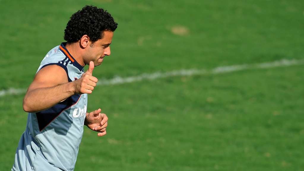 Fred treina e deve começar como titular 