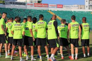 Figueirense respeita São Paulo, mas vai ter volta de zagueiros titulares e mudança no ataque