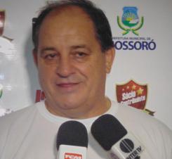 Com experiência de mais de mil jogos na carreira, Edson Porto busca nova chance