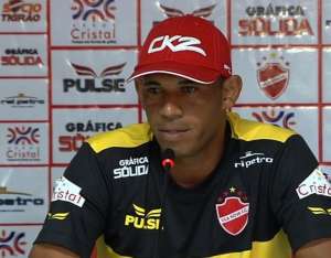 Série C: Volante do Vila Nova comemora boa relação entre torcida e time, que terá novidades para sábado