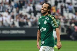 Al Wahda descarta briga com São Paulo e confirma data de apresentação de Valdivia para dia 19