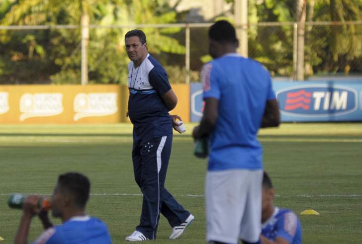 Luxemburgo observa treino e relaciona duas novidades no para a partida contra o JEC 