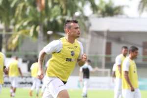 Série B: Torcida do Ceará protesta e Bernardo é principal alvo
