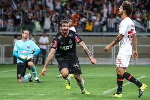 Atlético-MG terá retorno de Pratto, mas Giovanni Augusto é vetado de jogo