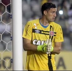 Goleiro do Vasco fez milagres no primeiro tempo Goleiro do Vasco fez milagres no primeiro tempo