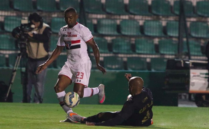 Figueirense 0 x 2 São Paulo - Pato e Ceni colocam Tricolor no G4 3 0002050104687 img