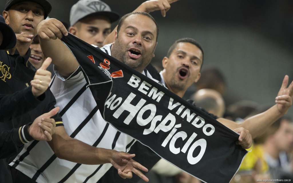 Corinthians 4 x 3 Sport - Timão sofre, mas dorme na liderança do Brasileirão 3 0002050104732 img