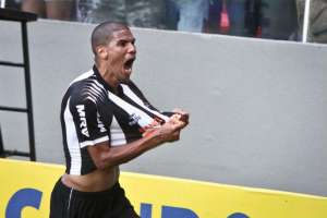 Atlético-MG encara o embalado Grêmio para seguir na liderança do Brasileirão