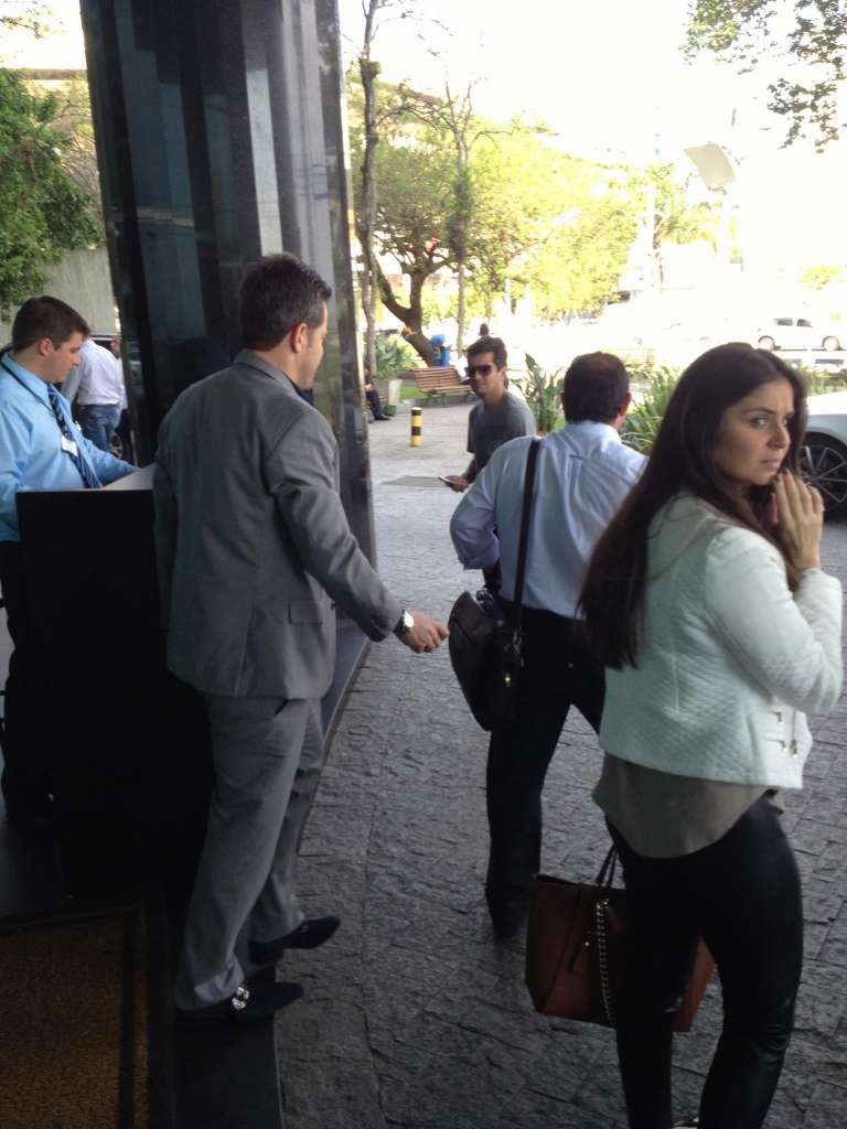 Argel Fucks é flagrado saindo de reunião com diretoria do Inter - Foto: Alisson Francisco