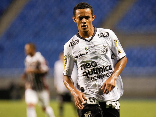 Ernandes é mais um dos reforços do Ceará, que tenta, sem sucesso, escapar do Z4 da Série B - Gazeta Press