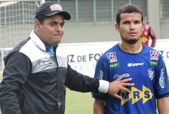 Leston Junior faz experiências no tupi de olho nos próximos jogos da Série C