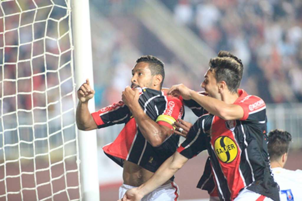 Bruno Aguiar marcou o segundo gol da primeira vitória do Joinville sobre o Cruzeiro na história
