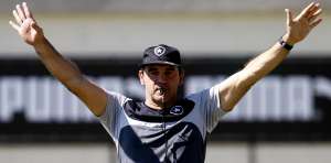 Série B: Ricardo Gomes fecha treinamento, mas confirma Botafogo para sábado