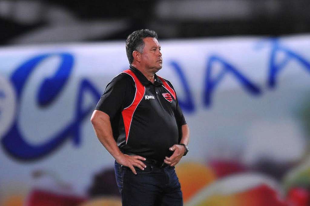 Roberto Cavalo adotou o mistério e não confirmou o time que pretende mandar a campo