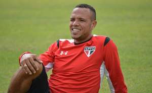 Com corte no pé, Luis Fabiano desfalca São Paulo contra o Goiás