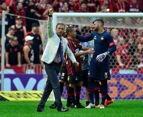 Milton Mendes espera ver o Atlético-PR encostando nos líderes