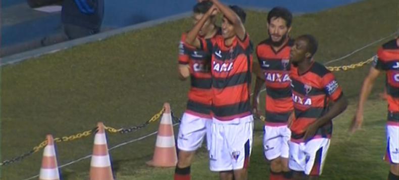 Jorginho fez o gol de empate para o Atlético-GO