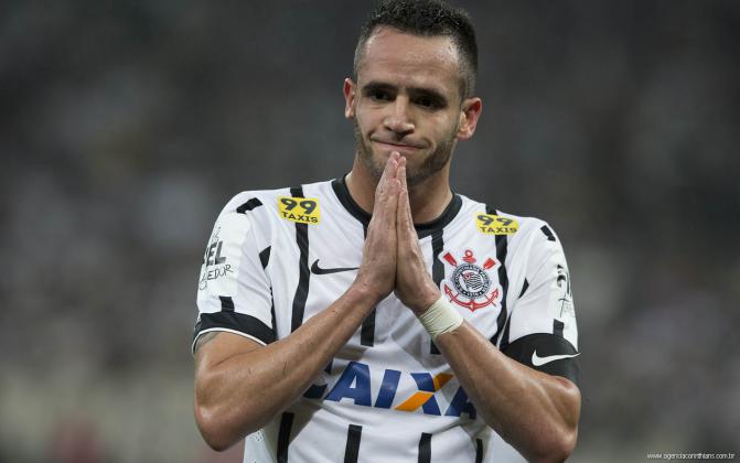 Com dores lombares, Renato Augusto é ausencia no time do lider Corinthians. - Foto: Agencia Corinthians