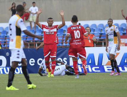 Zé Carlos comandou a derrubado do invicto Petkovic com o Tigre