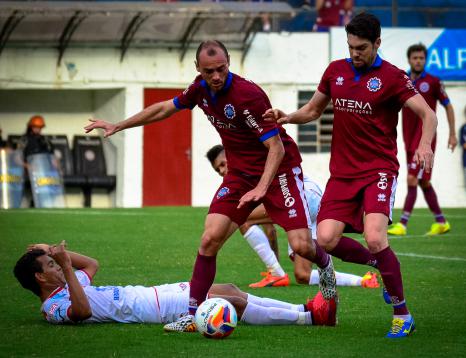 Caxias caiu de pé, mas caiu diante do Tombense, por 2 a 1
