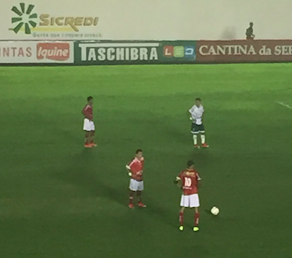 Em sua despedida, o ex-presidente e camisa 10 do Mogi Mirim, Rivaldo, viu o time jogar melhor sem ele em campo e conseguir empatar a partida em casa contra o Luverdense.