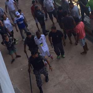 AMAPAENSE: Após confusão generalizada, jogador sai algemado e outro na ambulância