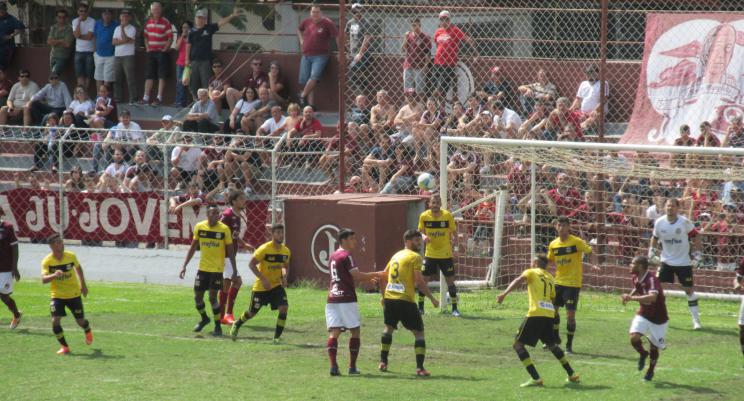 Juventus e São Bernardo fizeram jogo equilibrado na aconhegante Rua Javari, na Mooca