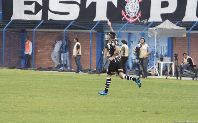Em 3 partidas, o atacante Luciano atinge a incrível marca de 5 gols marcados como titular da equipe. - Ag. Corinthians