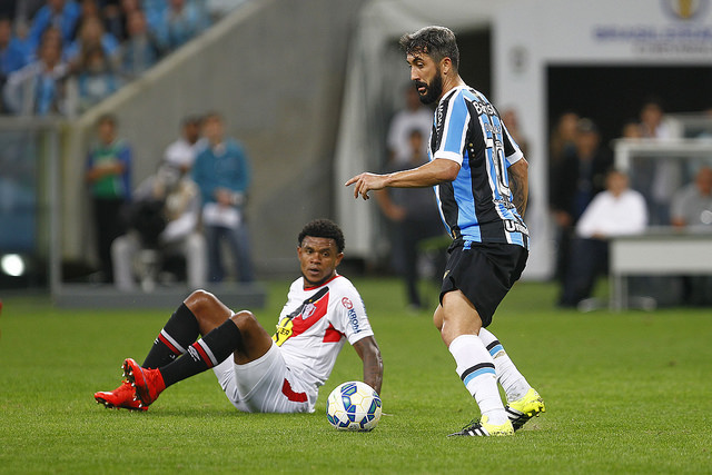 Grêmio 2 x 1 Joinville - Bola parada salva Tricolor de derrota contra JEC 2 0002050105893 img