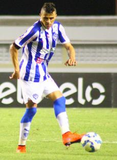 João Lucas: cruzamentos perfeitos para os atacantes