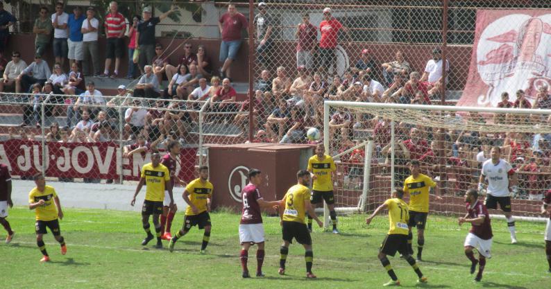 Duelo entre Juventus e São Bernardo foi atração na Rua Javari domingo cedo no fechamento da 5ª rodada