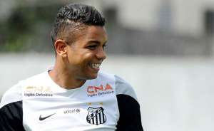 Santos acerta renovação com David Braz por quatro anos