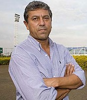Há seis jogos invictos, Gilberto Pereira quer mais no Atlético-GO