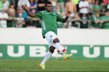 Oziel pode ser deslocado da direita para a esquerda no sábado