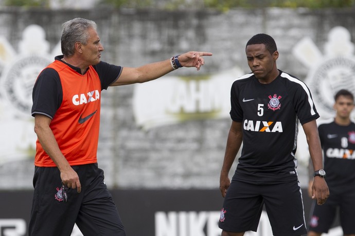 Tite comanda treino e confirma Corinthians com força máxima diante do Santos 