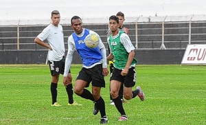 Copa Paulista: Com aprovação de Beto Cavalcante, atacante Ronaldo busca titularidade e é carta na manga do Paulista