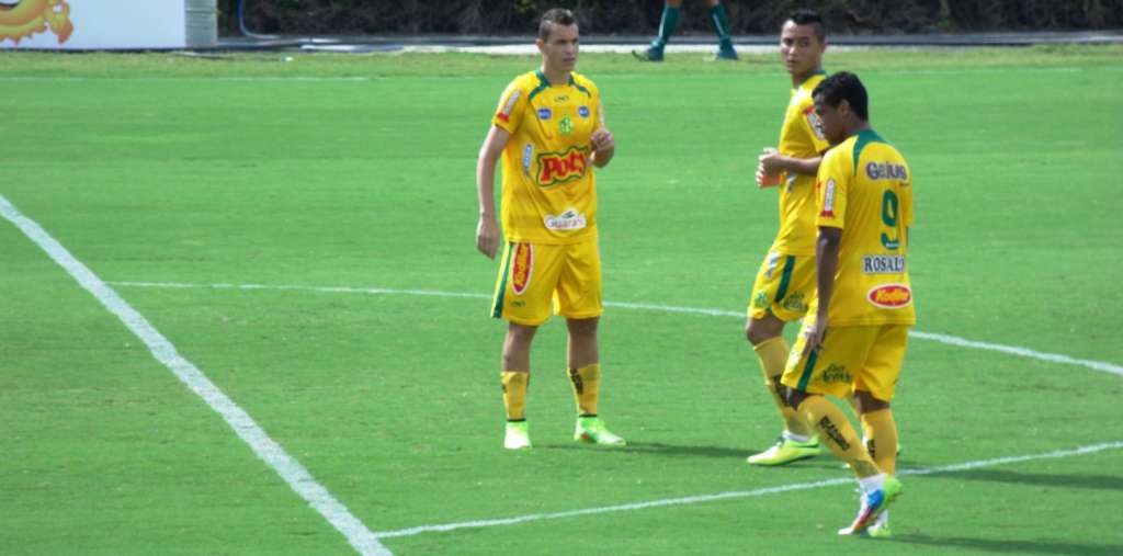 Mirassol derrota o Penapolense e assume a ponta