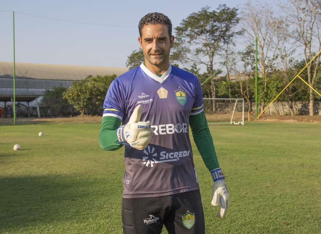 Um dos líderes do elenco, o goleiro Willian Alves pediu apoio da torcida para a reação do Cuiabá na Série C