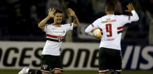 Palmeiras consulta Corinthians para ter Alexandre Pato do São Paulo