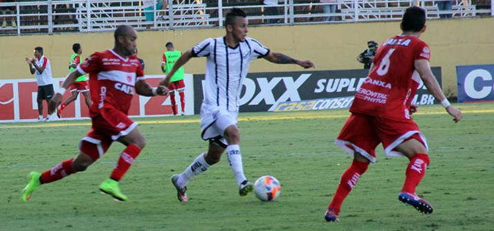 CRB foi melhor no primeiro tempo, mas levou a virada do Bragantino no segundo tempo (Fágner Alves/GB) - Fágner Alves/GB