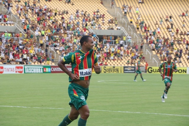 Diones autor do gol maranhense, na vitória contra o Leão