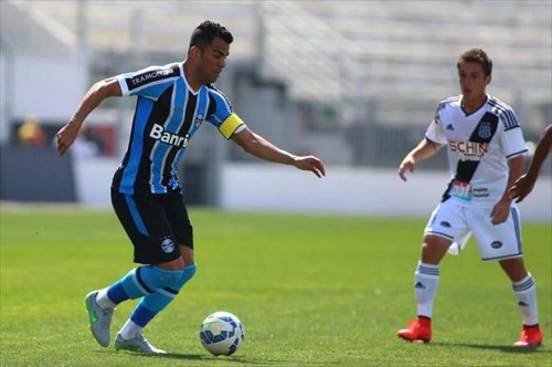 Volante Maicon do Gremio no empate contra a Ponte Preta. - Foto: gremio.net