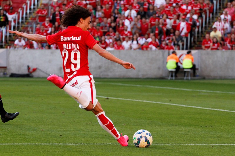 Valdívia abriu o placar aos 3 minutos de jogo 